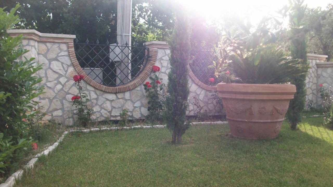 Il Giardino Degli Ulivi Bed & Breakfast Canneto  Exterior photo
